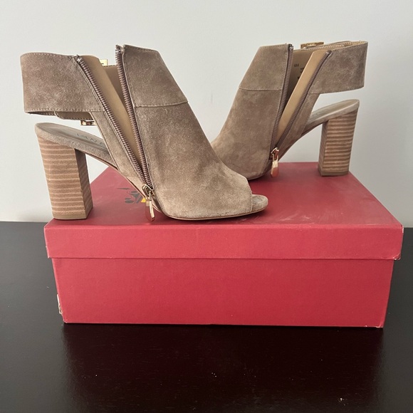 Vaneli Suede Ankle Booties - Picture 4 of 6